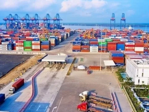 Việt Nam giữ vững đà tăng trưởng trước nhiều thử thách