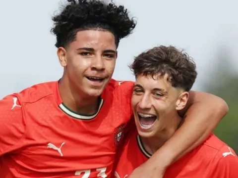 Con trai Ronaldo lập cú đúp