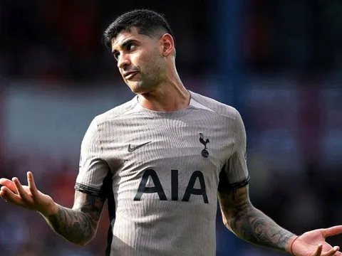 Đội trưởng Tottenham gây tranh cãi dữ dội