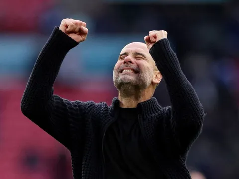 Man City dựng tượng Pep Guardiola