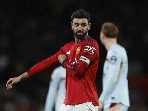 Bruno Fernandes chạm đỉnh Premier League