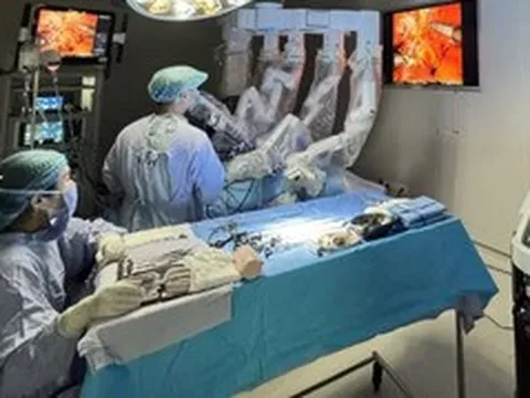 Bác sĩ Việt làm chủ kỹ thuật robot, hồi sinh nhiều ca bệnh hiểm nghèo