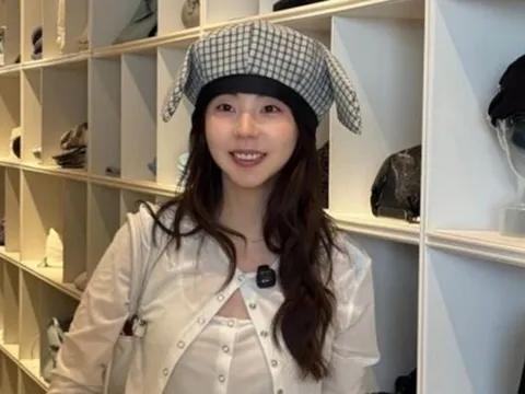 Nữ diễn viên Ahn So Hee khoe vẻ đẹp trẻ trung khi dạo phố
