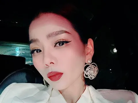 Khán giả 'bao vây' ca sĩ Lệ Quyên