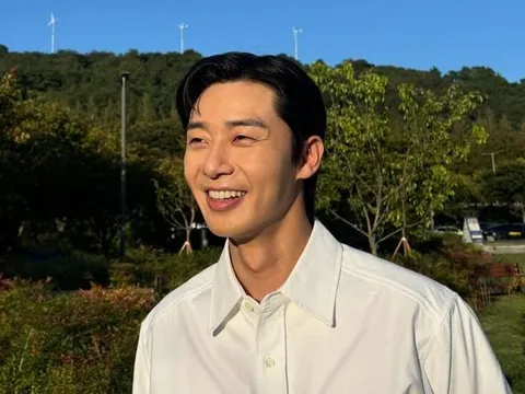 Khoảnh khắc đời thường của Park Seo Joon khiến khán giả yêu thích