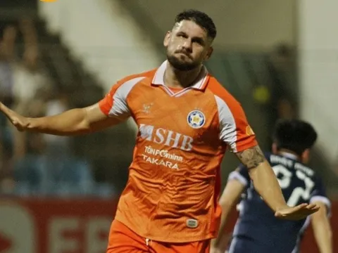 Đội bét bảng V.League tạo địa chấn
