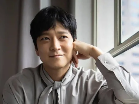 Kang Dong Won gây sốt với tóc dài, hé lộ siết cân vì phim mới