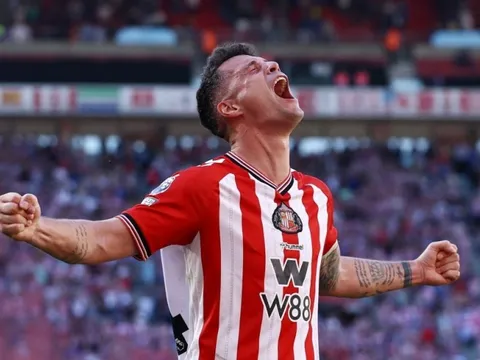 Đằng sau cuộc ngược dòng điên rồ nhất mùa giải của Sunderland