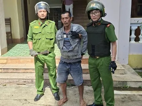Nghi con bị cô giáo “dìm”, phụ huynh gây náo loạn
