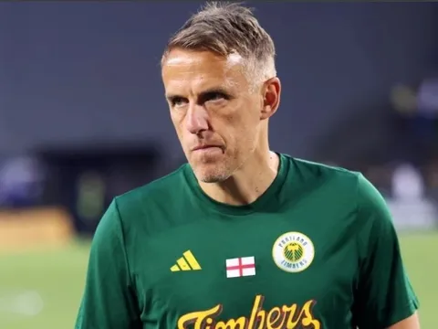 MLS khắc nghiệt với Phil Neville