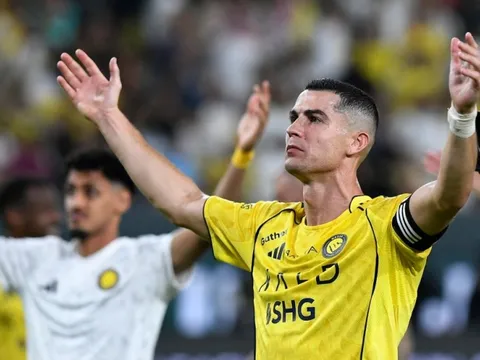 Viễn cảnh Ronaldo đá World Cup 2030 cùng con trai