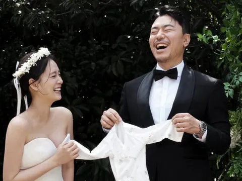 Lee Si Eon 'Replay 1997' đón con đầu lòng sau 5 năm cưới