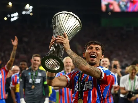 Premier League bội thu tiền thưởng