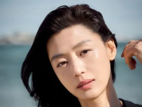 'Mợ chảnh' Jun Ji Hyun tiết lộ 'nỗi khổ' khó cưỡng sau 30 năm nổi tiếng