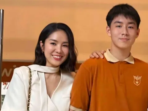 Lê Phương nói lời yêu thương với con trai