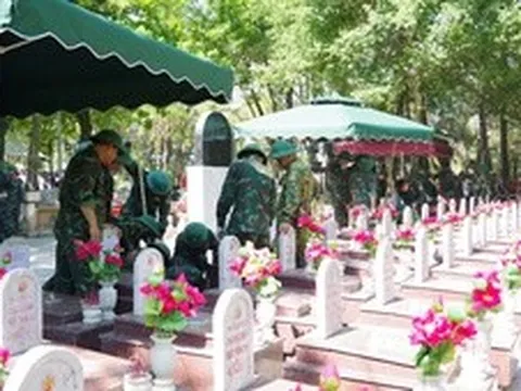 Lấy mẫu phẩm các phần mộ chưa xác định thông tin tại Nghĩa trang Liệt sĩ Quốc gia Trường Sơn
