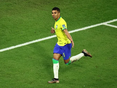 Casemiro nổi cáu vì bị hỏi nhiều về Neymar