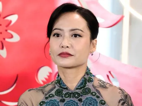 Diễn viên Hồng Ánh bị mất kim cương?