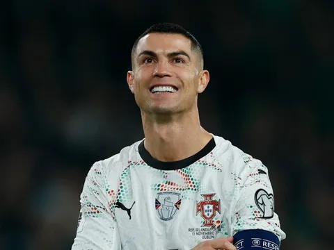Ronaldo giàu sụ