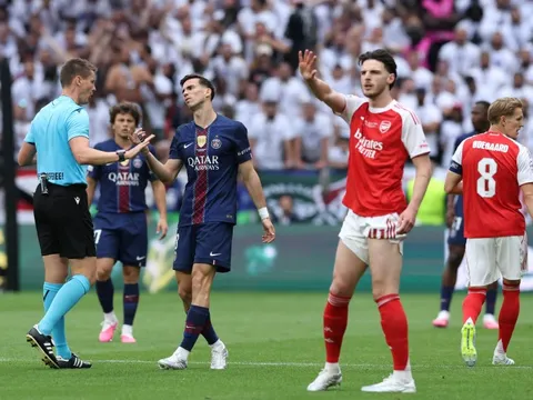 Arsenal gây bất ngờ với pha giao bóng lạ ở chung kết Champions League
