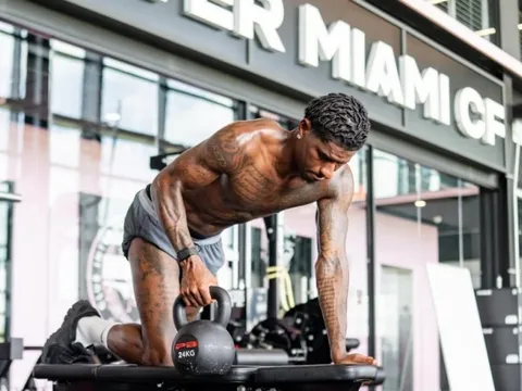 Cơ bắp của Rashford trong phòng tập Inter Miami