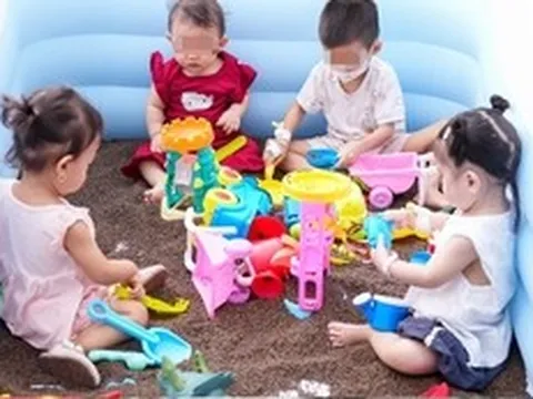 Mái tóc lơ thơ sau hóa trị và nụ cười rạng rỡ ngày 1/6 của cậu bé ung thư máu