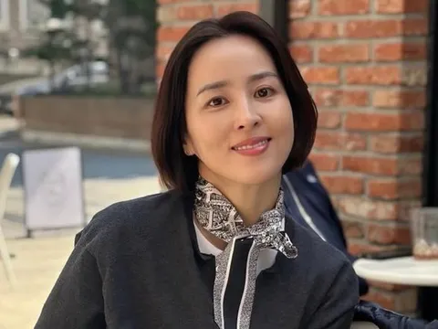 Nhan sắc 'lão hóa ngược' của Han Hye Jin