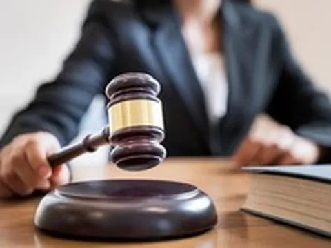 Ngân hàng khởi kiện loạt người dùng thẻ tín dụng: Lãi suất trên 30%, nợ xấu nhiều năm không trả