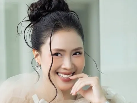 Phong cách thời trang thanh lịch của diễn viên Hồng Diễm