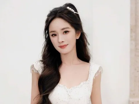 Xôn xao ảnh cũ lộ rõ nhan sắc thật của Dương Mịch