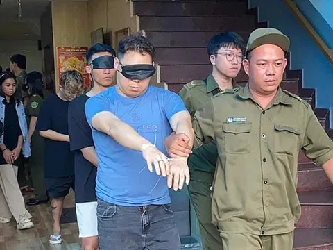 Đột kích khách sạn, phát hiện 26 người nước ngoài phê ma túy cùng dấu hiệu lừa đảo công nghệ cao