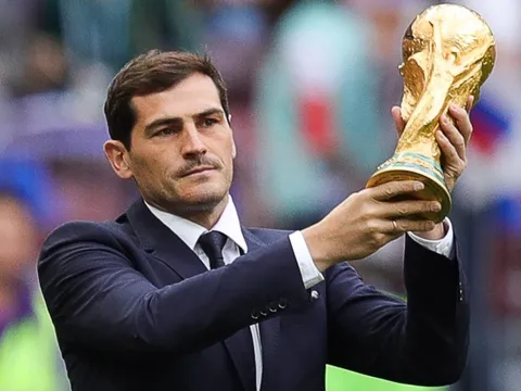 Casillas gia nhập phe đối lập của Perez tại Real Madrid