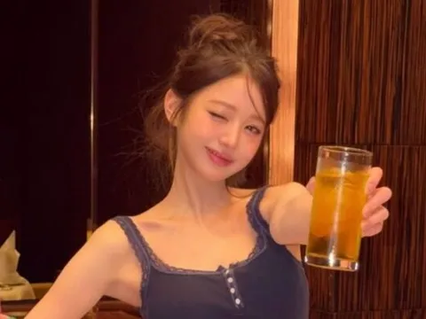 Jang Won Young (IVE) gây sốt với loạt ảnh đời thường
