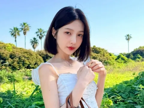 Joy (Red Velvet) gây sốt với visual ngọt ngào giữa mùa hè, nhan sắc ngày càng thăng hạng
