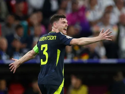 Robertson chính thức gia nhập Tottenham