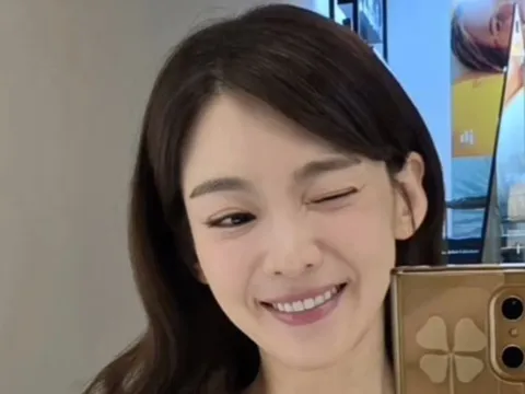 Nữ diễn viên Jung Ga Eun tiết lộ từng bị thủng phổi, phải nhập viện điều trị