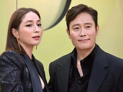 Khoảnh khắc hạnh phúc của Lee Byung Hun và vợ con