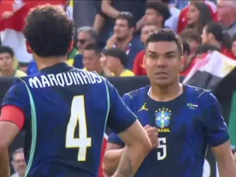 Casemiro nói gì với Marquinhos sau sai lầm chí mạng?