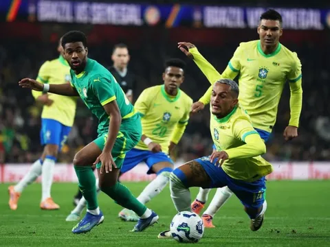 Sao Brazil bật khóc vì chấn thương, nguy cơ lỡ World Cup