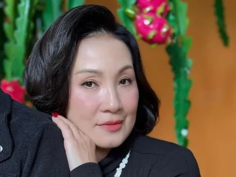 Hồng Đào hẹn hò vui vẻ bên người thương