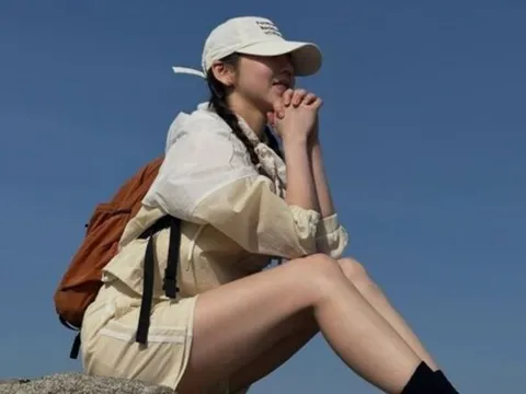 Ahn So Hee khoe ảnh đi leo núi, vóc dáng gây chú ý