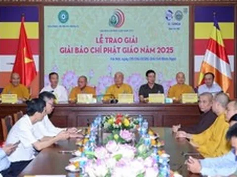 Ghi dấu hành trình phụng sự bằng ngòi bút