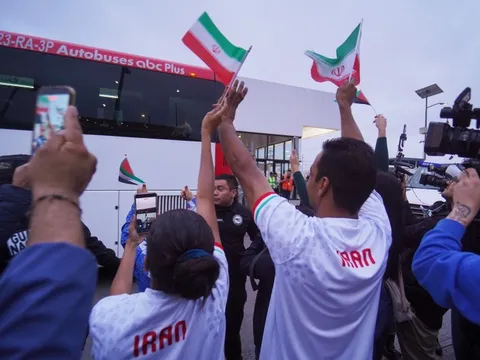 CĐV Iran bị tước vé World Cup phút chót