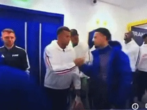Kante phớt lờ, không bắt tay Mbappe