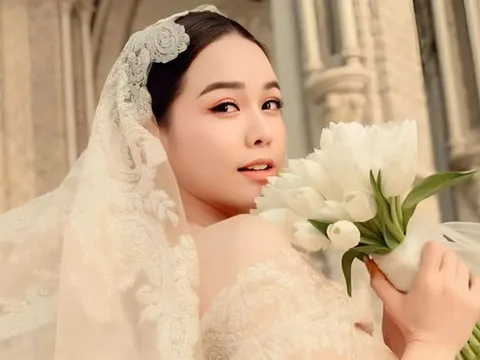 Mừng cho Nhật Kim Anh đã hạnh phúc với tình yêu đặc biệt ở tuổi 41
