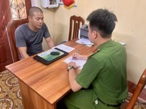 Công an kiểm tra các giao dịch nạp tiền vào tài khoản từ 50.000 đồng: Một người đàn ông phải lên làm việc