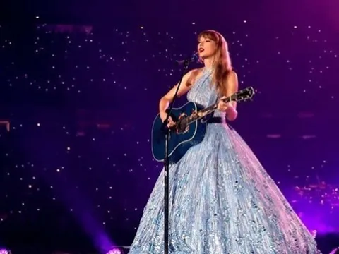 Taylor Swift trở thành nữ nghệ sĩ đầu tiên của làng nhạc thế giới đạt doanh thu cán mốc 2 tỷ USD