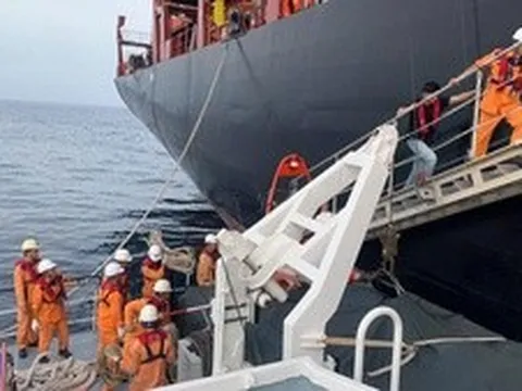 Cứu nạn thành công thuyền viên nước ngoài gặp nạn trên vùng biển Việt Nam