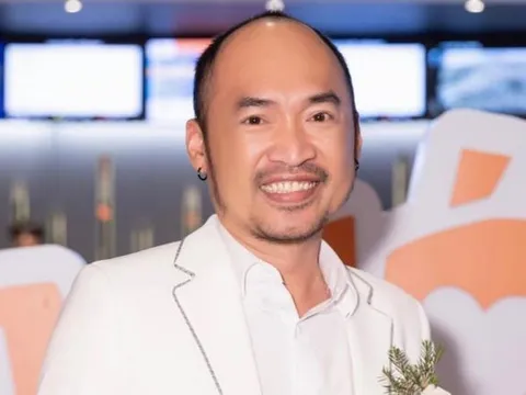 Bất ngờ thái độ của Tiến Luật khi nhận thiệp cưới của 'đàn em' Viên Vibi, được khen ngợi vì điều này