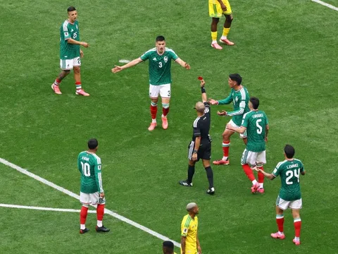 Người hâm mộ nói gì về trận khai mạc World Cup 2026 với 3 thẻ đỏ?